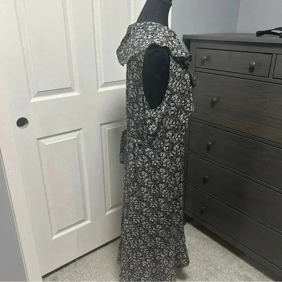 Max Studio Dress - Picture 2 of 5